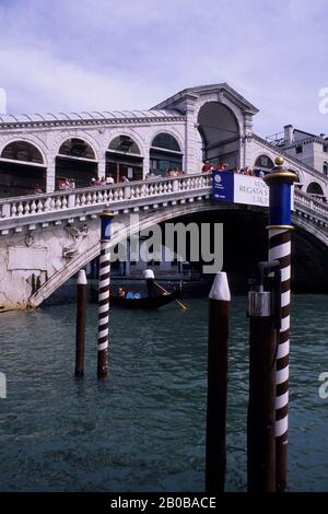 ITALIEN, VENEDIG, CANAL GRANDE, RIALTOBRÜCKE Stockfoto