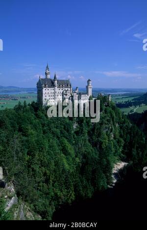 DEUTSCHLAND, BAYERN, IN DER NÄHE VON FÜSSEN, SCHLOSS NEUSCHWANSTEIN, BLICK VON DER BRÜCKE Stockfoto