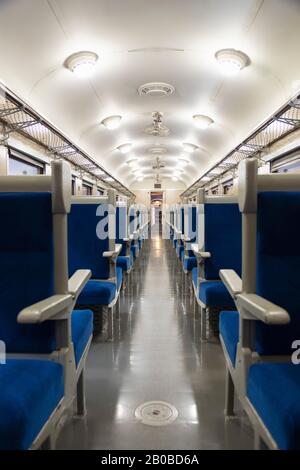 Innenausstattung des Oldtimer Wagens im JR SCMAGLEV and Railway Park, Nagoya, Japan Stockfoto