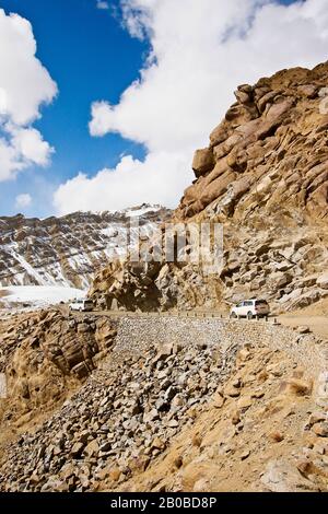 Touristische Expedition auf der Suche nach Schneeleoparden in Zanskar Range. Ladakh. Himalaya. Indien Stockfoto