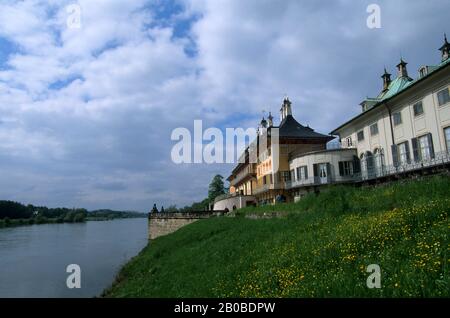 DEUTSCHLAND, ELBE, IN DER NÄHE VON DRESDEN, SCHLOSS PILLITZ Stockfoto