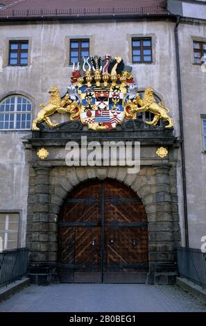 DEUTSCHLAND, TORGAU, SCHLOSS HARTENFELS, EINGANGSTOR MIT WAPPEN Stockfoto