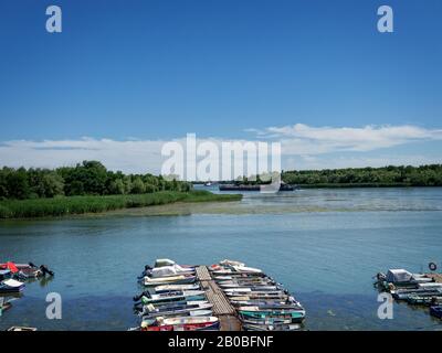 Bootshaus; Bootstation an der Wolga, Russland Stockfoto
