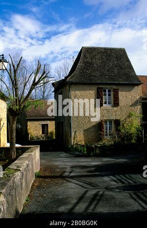 FRANKREICH, TAL DER DORDOGNE, DORF TREMOLAT, STRASSENSZENE Stockfoto