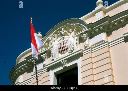 MONACO, MONTE CARLO, CREST UND FLAGGE Stockfoto