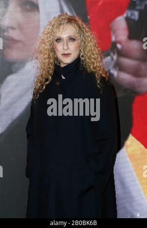 Los Angeles, USA. Feb. 2020. Carol Kane Walking the Red teppich at the Premiere of Amazon Prime Video's "Hunters" Held at DGA Theatre on February 19, 2020 in Los Angeles, Kalifornien USA (Foto von Parisa Afshahi/Sipa USA) Credit: SIPA USA/Alamy Live News Stockfoto