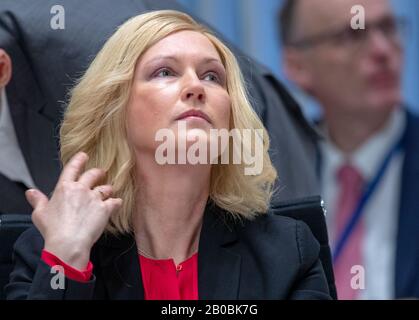 29. Januar 2020, Mecklenburg-Vorpommern, Schwerin: Manuela Schwesig (SPD), die Ministerpräsidentin von Mecklenburg-Vorpommern, im Landtag Mecklenburg-Vorpommern. Foto: Jens Büttner / dpa-Zentralbild / ZB Stockfoto