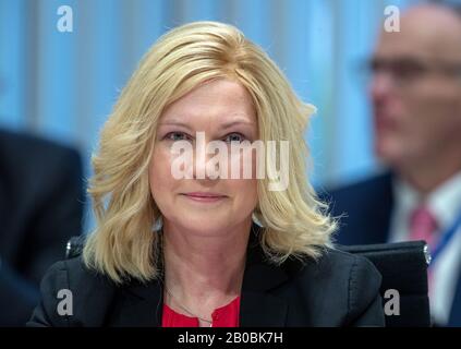 29. Januar 2020, Mecklenburg-Vorpommern, Schwerin: Manuela Schwesig (SPD), die Ministerpräsidentin von Mecklenburg-Vorpommern, im Landtag Mecklenburg-Vorpommern. Foto: Jens Büttner / dpa-Zentralbild / ZB Stockfoto