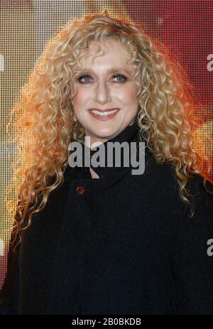 Los Angeles, USA. Feb. 2020. Carol Kane Walking the Red teppich at the Premiere of Amazon Prime Video's "Hunters" Held at DGA Theatre on February 19, 2020 in Los Angeles, Kalifornien USA (Foto von Parisa Afshahi/Sipa USA) Credit: SIPA USA/Alamy Live News Stockfoto