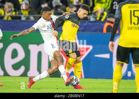 Dortmund, Deutschland. Feb. 2020. Presnel KIMPEMBE (links, PSG) gegen Jadon SANCHO (DO), Action, Duels, Fußball Champions League, Runde 16, Borussia Dortmund (DO) - Paris St. Germain (PSG) 2: 1, am 18. Februar 2020 in Dortmund/Deutschland, Â Nutzung Worldwide Credit: Dpa/Alamy Live News Stockfoto