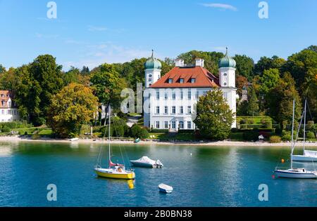 Schloss Ammerland oder Schloss Pocci bei Muensing, Starnberger See, Fuenfseenland, Oberbayern, Bayern, Deutschland Stockfoto