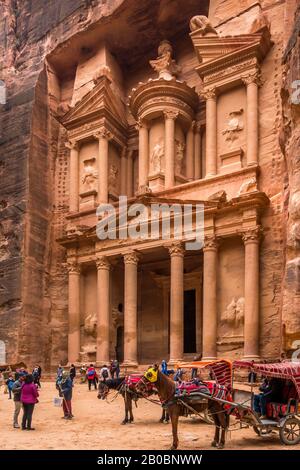 Al Khazneh (das Finanzministerium) bei Petra Petra, Jordanien, 30. Januar 2020 Stockfoto