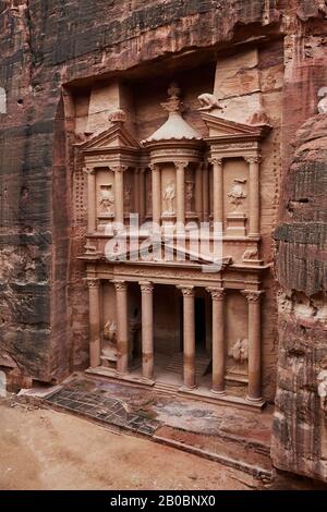 Al Khazneh (das Finanzministerium) bei Petra Petra, Jordanien, 30. Januar 2020 Stockfoto