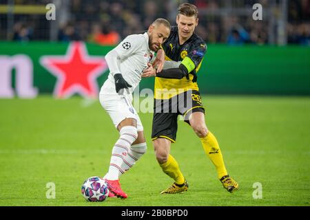 Neymar (links, PSG) gegen Lukasz PISZCZEK (DO), Action, Duelle, Fußball Champions League, Runde 16, Borussia Dortmund (DO) - Paris St. Germain (PSG) 2: 1, am 18. Februar 2020 in Dortmund/Deutschland. â Nutzung weltweit Stockfoto