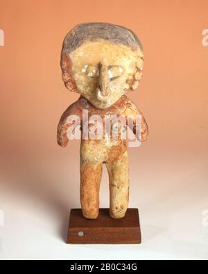 Unbekannter Künstler, weibliche Figur, 500 BC-500, Terrakotta, 8 7/16 Zoll x 3 7/8 Zoll x 1 7/8 Zoll (21,5 cm x 9,8 cm x 4,8 cm) Stockfoto