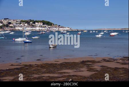 Appletore und Boote auf dem Fluss Torridge von der Alten Eisenbahnlinie bei Instow auf dem Tarka Trail/South West Coast Path, North Devon. England, Großbritannien. Stockfoto