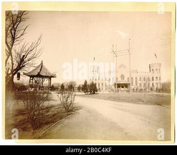 Unbekannter Künstler, ohne Titel (Gebäude und Pavillon im Park), n.d., Albumindruck Stockfoto
