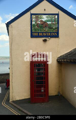 Das Old Beaver Inn in Appedore füllte sich einst nur mit Fischern & Boatyard-Arbeitern auf dem South West Coast Path, North Devon. Stockfoto