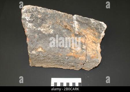 Baufragment aus Tuff, zerbrochen in 2 Stücke, Baufragment, Stein, Tuff, 30 x 17,5 x 13,5 cm, unbekannt, unbekannt, unbekannt, unbekannt Stockfoto