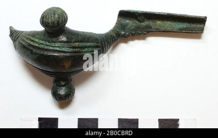 Old Europe, Fibula, Metall, Bronze, 9,6 x 4,6 x 4,5 cm, Standort, Frankreich Stockfoto