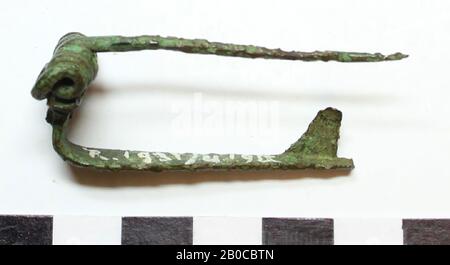 Old Europe, Fibula, Metall, Bronze, 4,7 x 1,7 x 1,9 cm, Standort, Frankreich Stockfoto