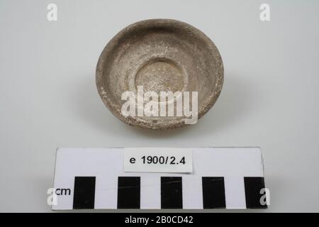 Gericht aus Steingut, Untertasse, Steingut, h: 2 cm, Diam: 7,6 cm, roman, Niederlande, Gelderland, Nijmegen, Nijmegen Stockfoto