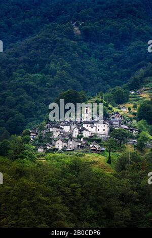 Das alte Dorf Corippo liegt in der Nähe von Lavertezzo im Kanton Ticino, Schweiz Stockfoto