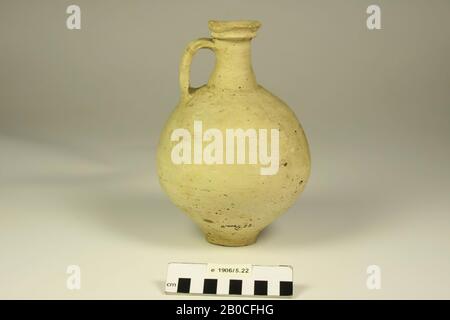 Glas mit Ohr, Steingut. Chips vom Rand, Pitcher, Steingut, h: 21,3 cm, Diam: 14,1 cm, roman, Niederlande, Gelderland, Nijmegen, Nijmegen, Hees Stockfoto