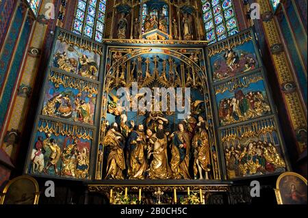 POLEN, KRAKOW, ST. MARIENBASILIKA, INNENRAUM, ALTARRAUM Stockfoto