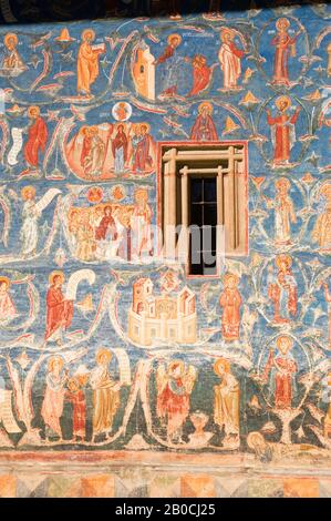 RUMÄNIEN, IN DER NÄHE VON SUCEAVA, KLOSTER VORONET (1488), SÜDWAND Stockfoto