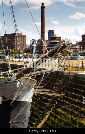 De Wadden drei Mast, zusatzmagnetschalter Schoner und dazzle Schiff Edmund Gardner im Trockendock, Albert Docks, Liverpool, England, UK Stockfoto