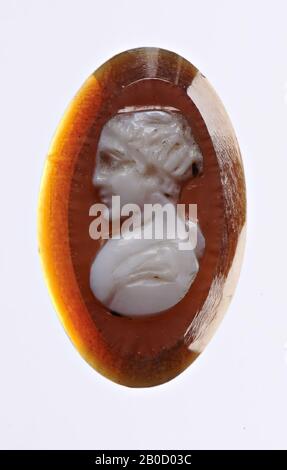 VZ: Büste der jungen Frau links, Haare oben mit Perle diadem, Cameo, Sardonyx, 2 Schichten, Farbe: Weiß Stockfoto
