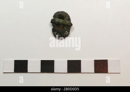 Spange, Metall, Bronze, 2,0 x 1,5 x 0,6 cm, Mittelalterin, Deutschland, unbekannt, unbekannt, Andernach Stockfoto