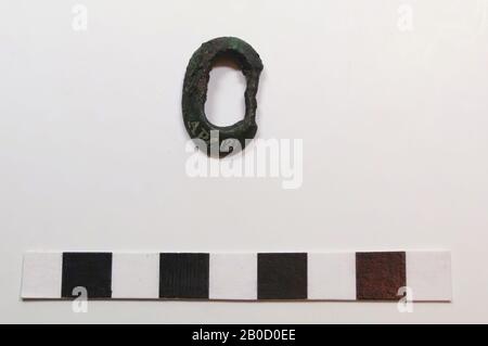 Spange, Metall, Bronze, 2,4 x 1,5 x 0,5 cm, Mittelalterin, Deutschland, unbekannt, unbekannt, Andernach Stockfoto