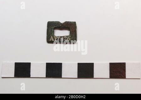 Spange, Metall, Bronze, 1,8 x 1,3 x 0,2 cm, Mittelalterin, Deutschland, unbekannt, unbekannt, Andernach Stockfoto