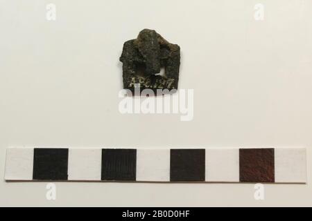 Spange, Metall, Bronze, 1,8 x 1,5 x 0,8 cm, Mittelalterin, Deutschland, unbekannt, unbekannt, Andernach Stockfoto