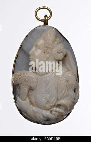 VZ: Halbfigur der Frau und Profil links, Perlenkette, Draperie, cc. In der Hand, Cameo, Sardonyx, Farbe: Weiß Stockfoto
