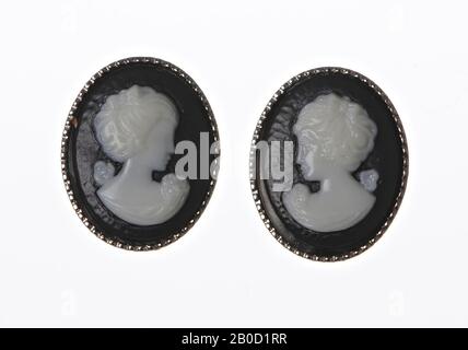 VZ: Büste einer Frau mit geschweiften Haaren, Kopf und Profil links, Brust mit Draperie in 3 Stockfoto