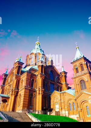 Uspenski-Kathedrale, Helsinki, Goldkuppeln an der Ost-orthodoxen Uspenski-Kathedrale in Helsinki, Finnland Stockfoto