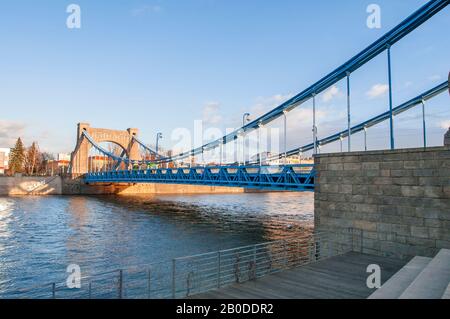 Februar 2020 In Wroclaw, Polen. Grunwaldzki-Brücke (Most grunwaldzki) Hängebrücke in wroclaw Stockfoto