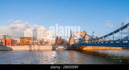 Februar 2020 In Wroclaw, Polen. Grunwaldzki-Brücke (Most grunwaldzki) Hängebrücke in wroclaw Stockfoto