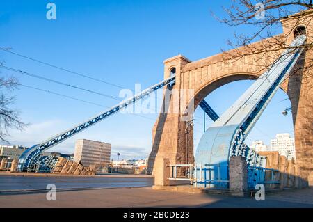 Februar 2020 In Wroclaw, Polen. Grunwaldzki-Brücke (Most grunwaldzki) Hängebrücke in wroclaw Stockfoto