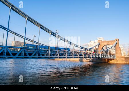 Februar 2020 In Wroclaw, Polen. Grunwaldzki-Brücke (Most grunwaldzki) Hängebrücke in wroclaw Stockfoto