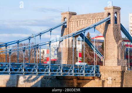 Februar 2020 In Wroclaw, Polen. Grunwaldzki-Brücke (Most grunwaldzki) Hängebrücke in wroclaw Stockfoto