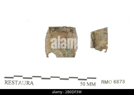 Plattenfragment, 2x, Plattenabschnitt, 2x, Kupferlegierung, 1,8 x 1,7 cm Stockfoto