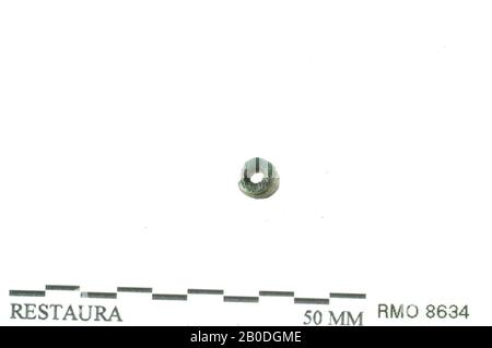 Bruchstück der Feder aus Fibeln, Federfragment aus Fibeln, Kupferlegierung, 0,6 x 0,4 cm, x, Niederlande, Utrechter, Wijk bij Duurstede, Wijk bij Duurstede, Dorestad Stockfoto