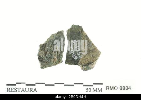 Plattenfragment, 2x, Plattenfragment, 2x, Kupferlegierung, 3,1 x 2,4 cm, x, Niederlande, Utrechter, Wijk bij Duurstede, Wijk bij Duurstede, Dorestad Stockfoto