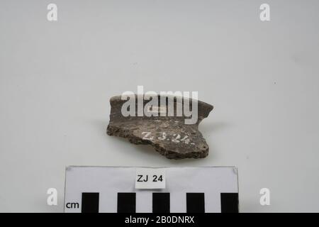 Altes Europa, Topf, Grenzsplitter, Steingut, 2,4 x 8 x 5,5 cm, Vorgeschichte, Schweiz, Morigen Stockfoto