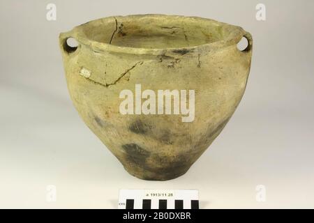 Niederländische Römerzeit, Urne, Steingut, h, 20,8 cm, Durchm, 26 cm, mit Ohr, roman, Niederlande, Friesland, Súdwest Fryslân, Kimswerd Stockfoto
