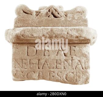 Niederländische Römerzeit, Altar, Fragment, Stein, Kalkstein, 18 x 17 x 10,5 cm, ca. 10 kg, roman 150-250, Niederlande, Zeeland, Noord-Beveland, Colijnsplaat, Oosterschelde Stockfoto